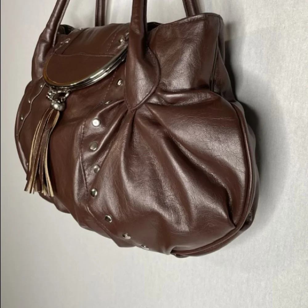 Kiss lock  ,hobo ,studded, brown leather shoulder bag - Picture 3 of 11